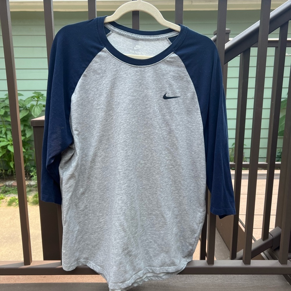 Nike- Men’s The Nike Tee Dri Fit Navy & Grey 3 Quarter Length Sleeve Size XL